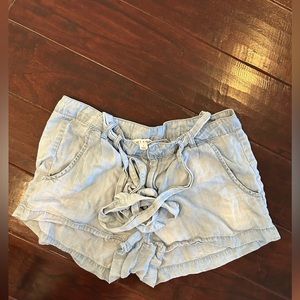 boutique shorts with tie. size large! also has a zipper on the shorts!